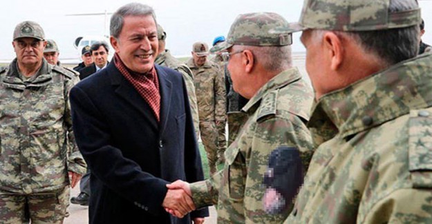Milli Savunma Bakanı Akar Sınır Birliklerini Denetledi