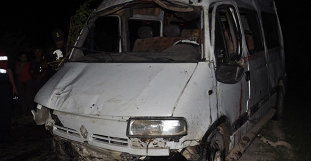  Minibüsün Şarampole Yuvarlanması Sonucunda 1 Kişi Öldü, 5 Kişi İse Yaralandı