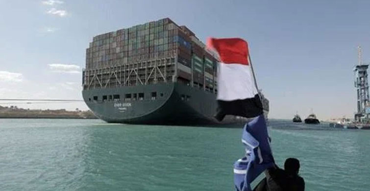 Mısır, Süveyş Kanalı'nı Tıkayan Gemiyi Rehin Aldı