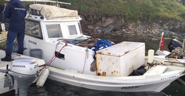 Muğla'daki Fırtınada Teknesi Kıyıya Vuran Balıkçı Kayboldu