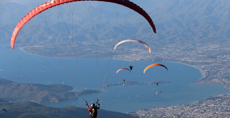 Muğla'da 24. Uluslararası Ölüdeniz Hava Oyunları Festivali Devam Ediyor