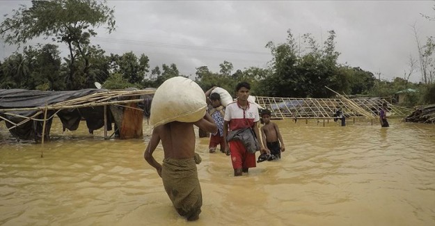 Myanmar'da Sel Nedeniyle 200 Bin Kişi Evini Terk Etti