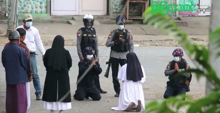 Myanmarlı Rahibe Polise Yalvardı! 'Çocukları Vurmayın'