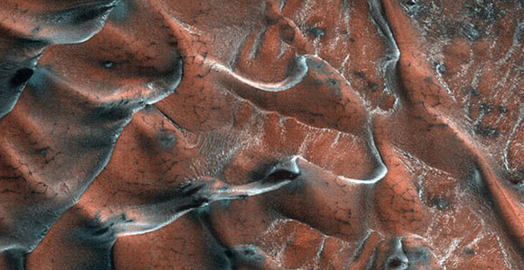 NASA, Mars'tan Yeni Fotoğraflar Geldi: Gözler Önüne Serildi!