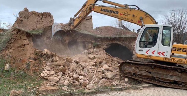Nevşehir’de Terk Edilmiş Binalar Yıkılıyor