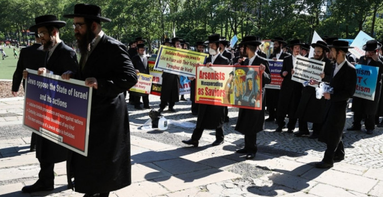New York'ta Yahudiler İsrail'in Filistin'e Zulmünü Protesto Etti