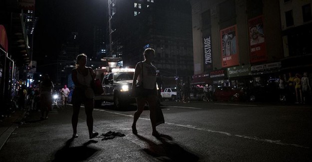 New York'taki Elektrik Kesintisi Hayatı Olumsuz Etkiledi
