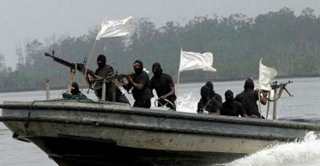 Nijerya'da Korsanlar 9 Denizciyi Alıkoydu