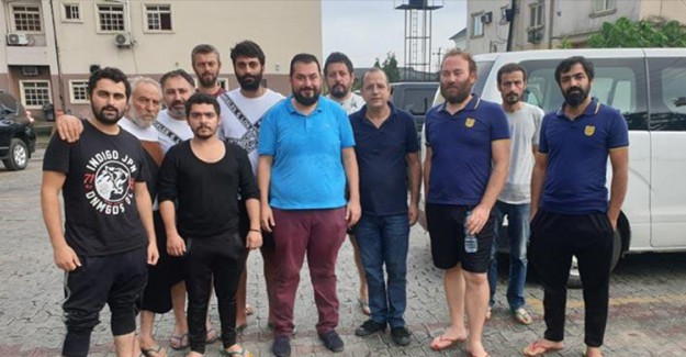 Nijerya'da Kurtarılan 10 Türk Denizci Büyükelçiliğe Getirildi 