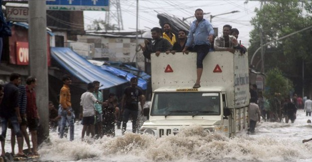 Nijerya'da Sel Felaketi 51 Bin Kişiyi Yerinden Etti