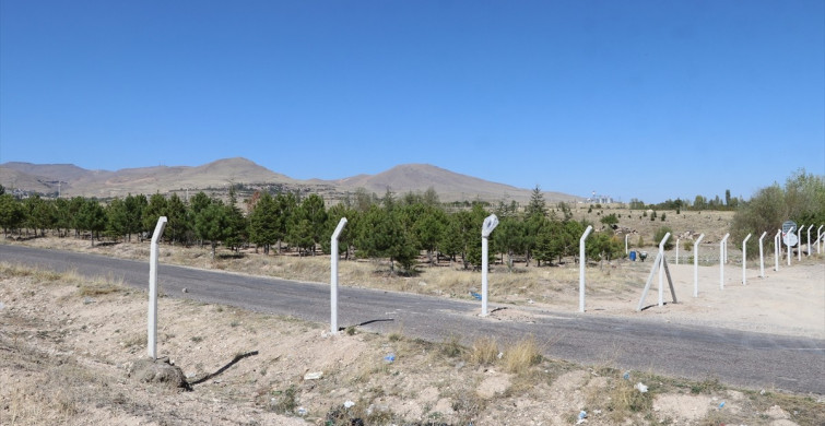 Niğde'de Tarlası Üzerinden Geçen Yolu Kapatma Krizi