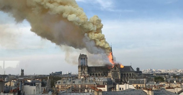 Notre Dame Katedrali'nde Yangın