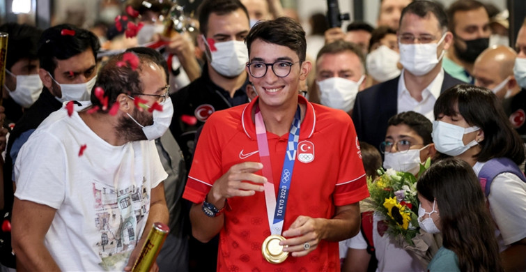 Olimpiyat Şampiyonu Altın Çocuk Mete Gazoz İstanbul'da Coşkuyla Karşılandı
