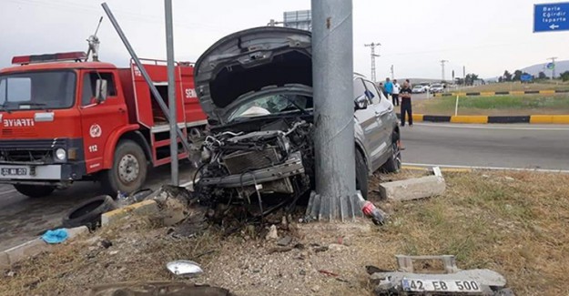 Otomobille Cipin Çarpıştığı Korkunç Kazada Araçlar Hurdaya Döndü: 8 Yaralı