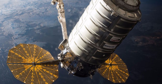 Özel Kargo Aracı Uluslararası Uzay İstasyonu'na Başarıyla Ulaştı