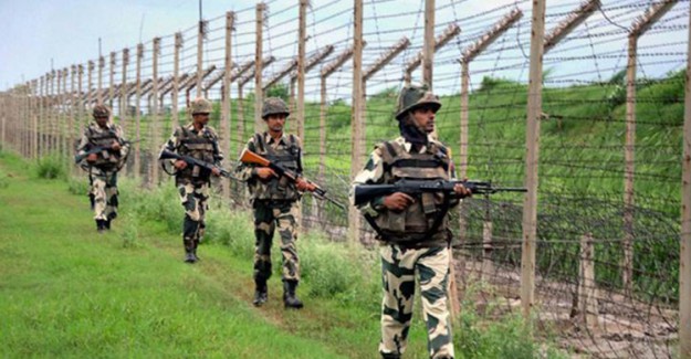 Pakistan - Hindistan Sınırında Karşılıklı Çatışma Çıktı 
