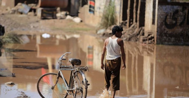Pakistan'da Aşırı Yağışlar 24 Can Aldı