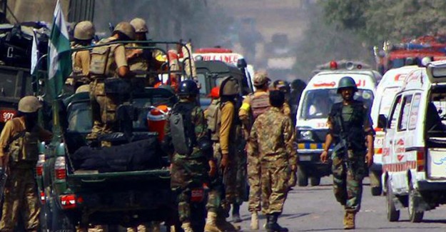 Pakistan'da Bombalı Saldırı: 4 Ölü, 20 Yaralı
