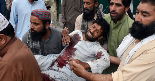 Pakistan'da Saldırı: 128 Kişi Hayatını Kaybetti