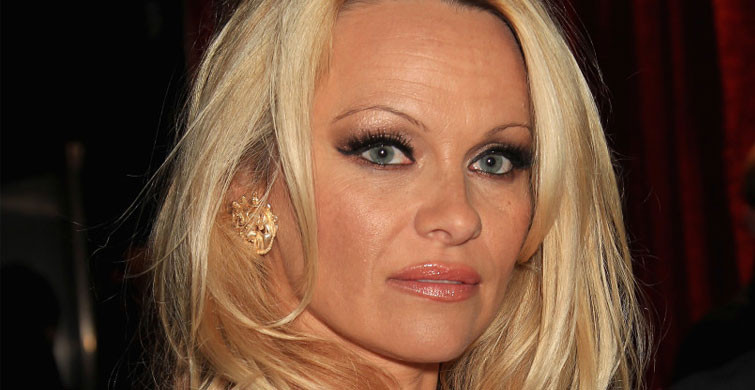 Pamela Anderson Sosyal Medya Kullanmayacağını Açıkladı