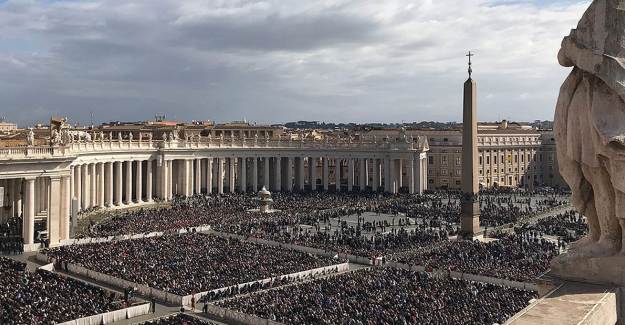 Papa, 'Eşcinseller De Aile Kurma Hakkına Sahiptir'