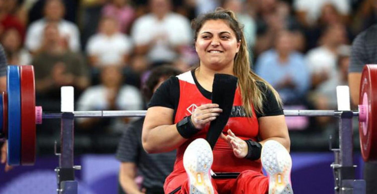 Paris'te Büyük Gurur! Milli Sporcu Sibel Çam'dan Bronz Madalya