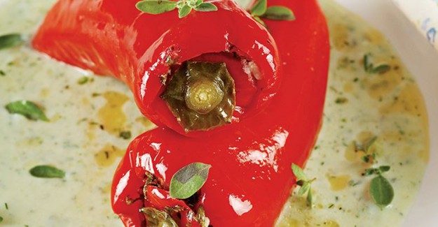 Patlıcan Salatasıyla Doldurulmuş Kırmızı Biber Nasıl Yapılır? 