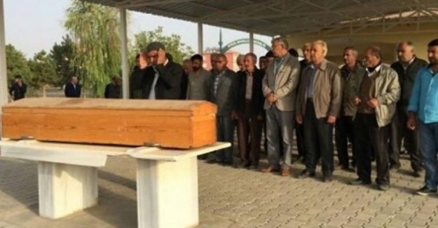 PKK'lı Teröristin Cenazesini HDP'li Vekil Teslim Aldı!