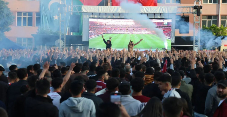 Play-off finali sonrası sokaklar bayram yerine döndü: Elazığspor Orduspor’u yenerek 2. Lig’e yükseldi