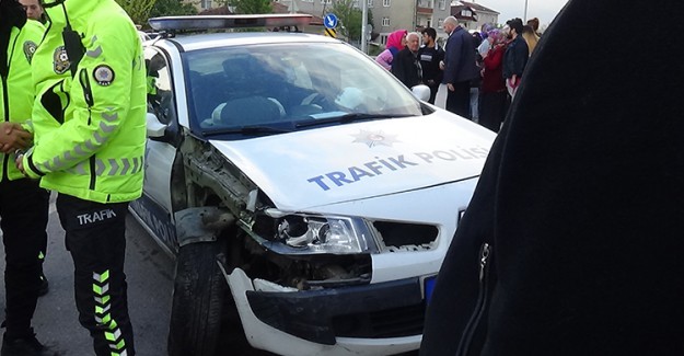 Polis Aracı Otomobille Çarpıştı: 1 Polis Memuru Yaralandı