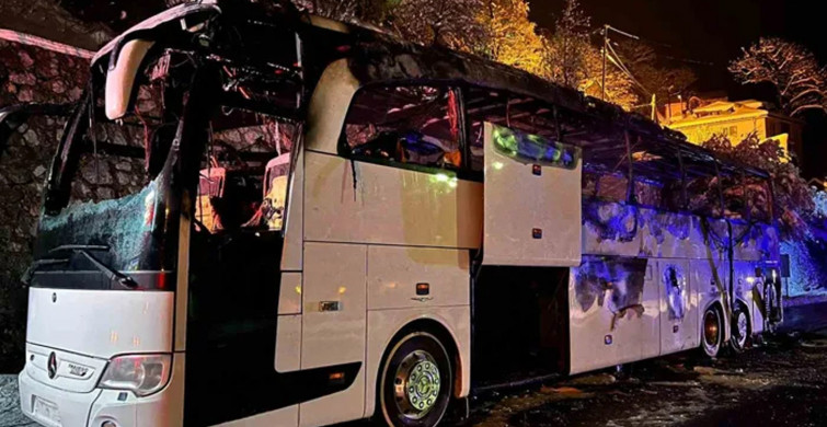 Polisleri taşıyan otobüs alev aldı: Canlarını son anda kurtardılar