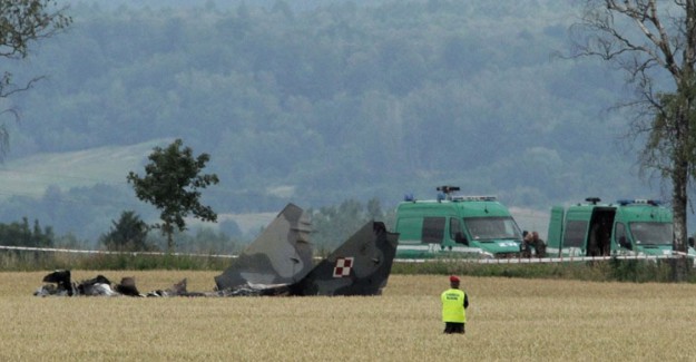 Polonya'da Savaş Uçağı Düştü