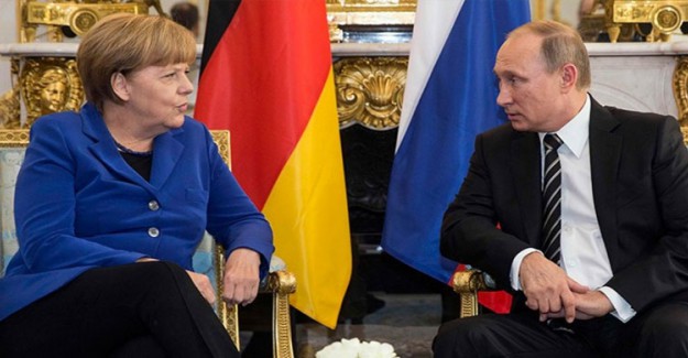 Putin, Merkel İle Libya Krizini Görüştü