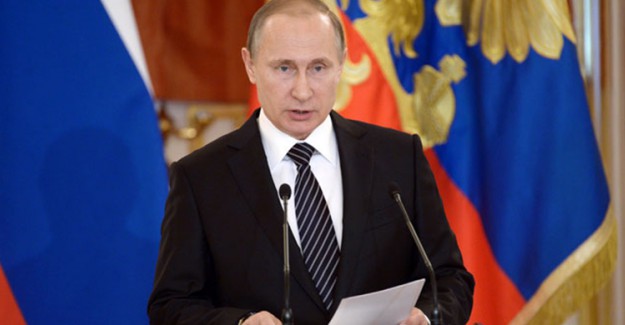Putin Mısır Tarlasına Uçak İndiren Pilotu Rusya'nın Kahramanı Olarak İşaret Etti