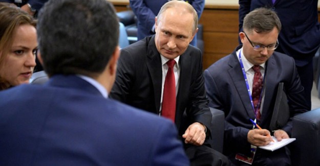 Putin ve Barzani Moskova'da Görüşme Gerçekleştirdi