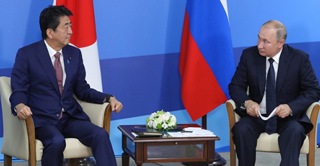 Putin'den Abe'nin İkinci Dünya Savaşı Barış Anlaşması Çağrısına Cevap Verdi