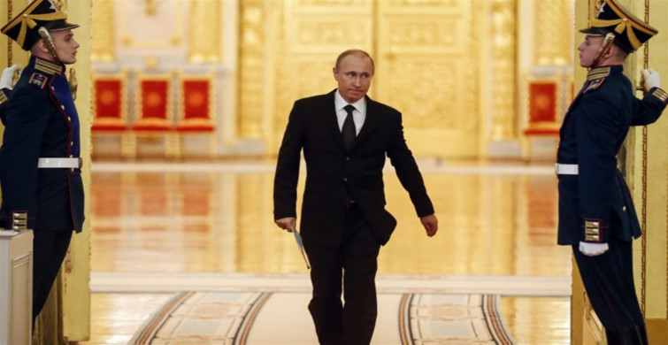 Putin'in sağ kolu neden hep sabit? Putin neden sağ kolu sabit yürüyor? Putin neden böyle yürüyor? Yürüyüşündeki detay hakkında olay iddia