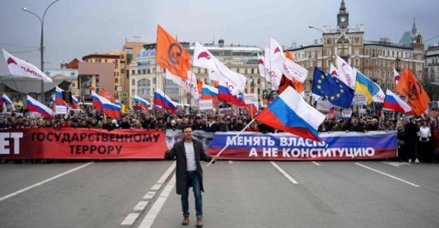 Putin'in Suikast Yaptırarak Öldürttüğü Boris Nemtsov Gösterilerle Anıldı