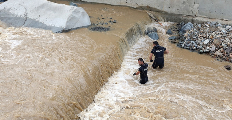 Rize'de Yaşanan Sel Felaketinde Kayıplara Karışan 2 Kişiyi Arama Çalışmaları Sürüyor!