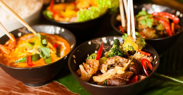 Rotasını Tayland'a Çizenler İçin En Popüler Tayland Yemekleri!