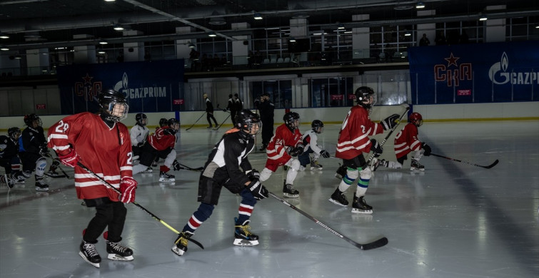 Rus Buz Hokeyi Takımı İstanbul'da Antrenman Gerçekleştirdi