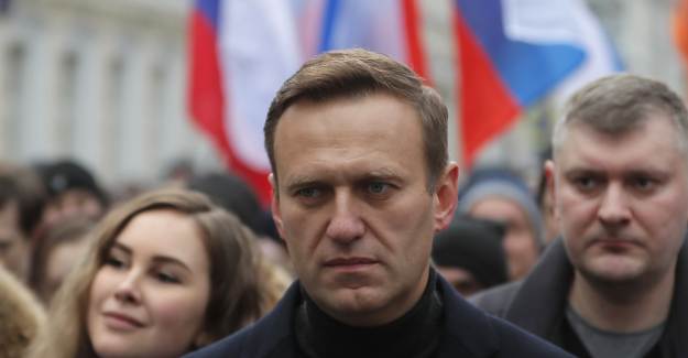Rus Muhalif Lider Navalni'nin Durumu Ağır: 'Çayla Zehirlediler'