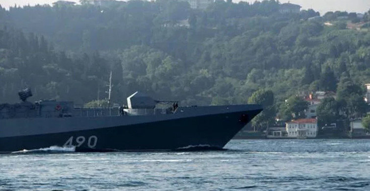 Rus Savaş Gemileri İstanbul Boğazı'ndan Art Arda Geçerek Marmara Denizi'ne Açıldı