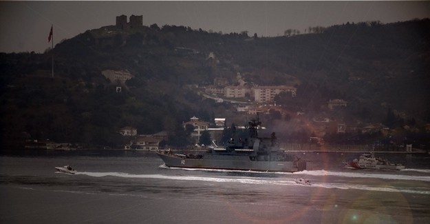 Rus Savaş Gemisi Boğaz'da Neye Uğradığını Şaşırdı