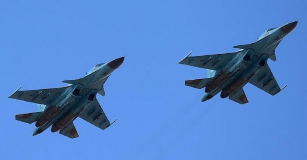 Rus Savaş Uçakları Havada Çarpıştı