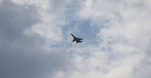 Rus Uçakları Karadeniz'de ABD Uçaklarını Engelledi