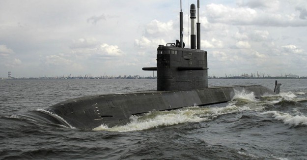 Rusya, İlk Nükleer Denizaltısını Suya İndirdi