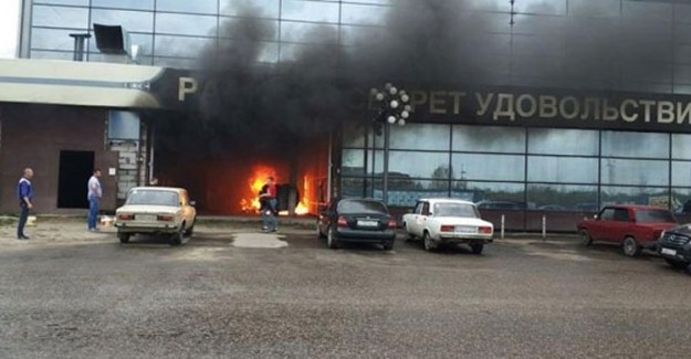 Rusya'da Bir AVM'de Yangın Çıktı! 200 Kişi Tahliye Edildi