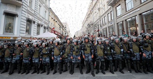 Rusya'da protestolarda 500 Şahıs Gözaltına Alındı