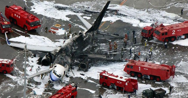 Rusya'da Yolcu Uçağı Düştü!